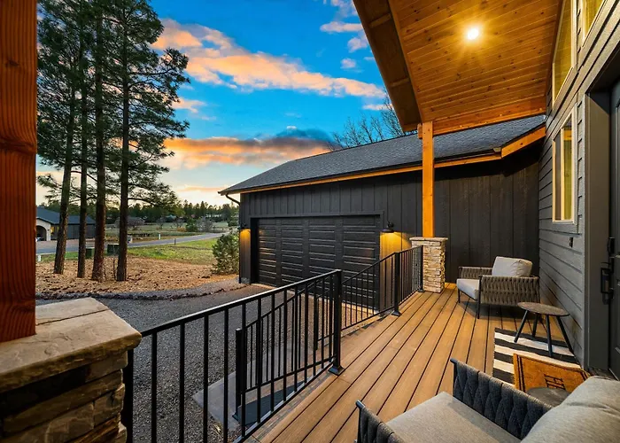 Holiday home Lake-view Gem W/ Outdoor Entertainment In Show *