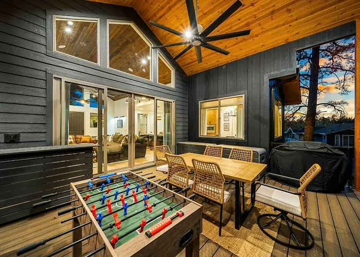 Lake-view Gem W/ Outdoor Entertainment In Show *