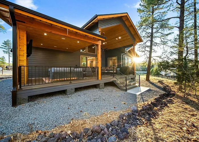 Lake-view Gem W/ Outdoor Entertainment In Show Holiday home