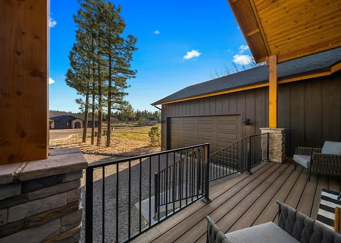 Lake-view Gem W/ Outdoor Entertainment In Show Holiday home Show Low