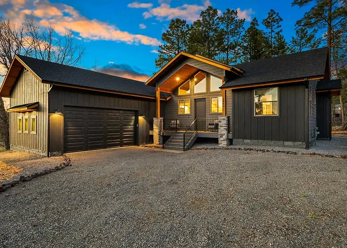 Holiday home Lake-view Gem W/ Outdoor Entertainment In Show *